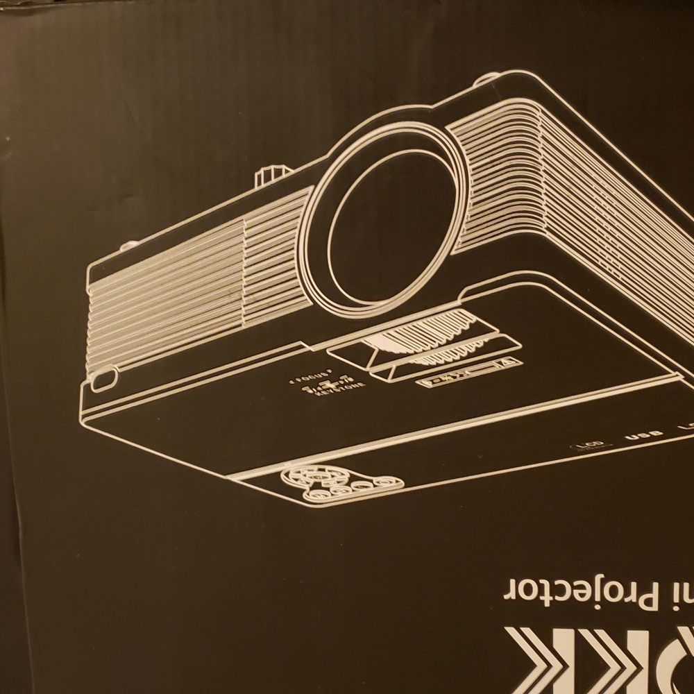 Projector and screen - Picture 3 of 5